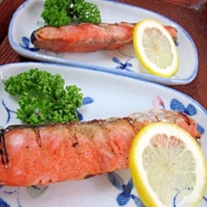 冷凍保存の切身を美味しく焼く方法 塩鮭の焼魚 レシピ 作り方 By Startrek 楽天レシピ 冷凍保存の切身を美味しく焼く方法 塩鮭の焼魚 レシピ 作り方 By Startrek 楽天レシピ